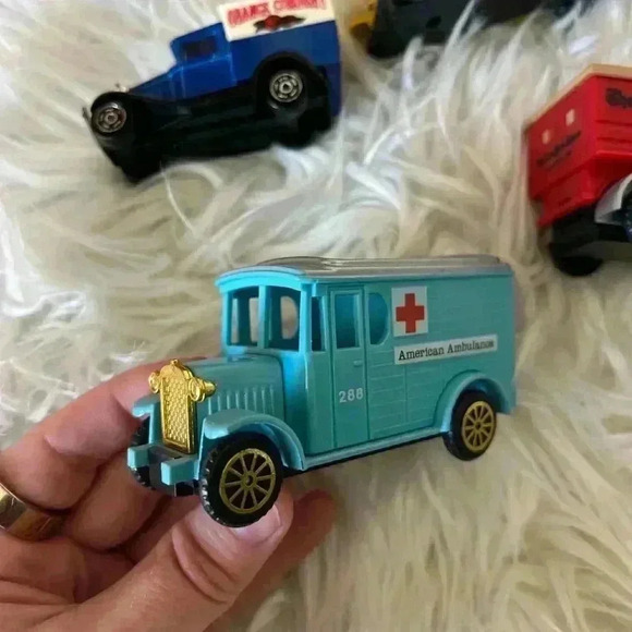 Reader’s Digest Collector’s Set of Classic Trucks – Vintage Die-Cast Vehicles - Picture 2 of 10